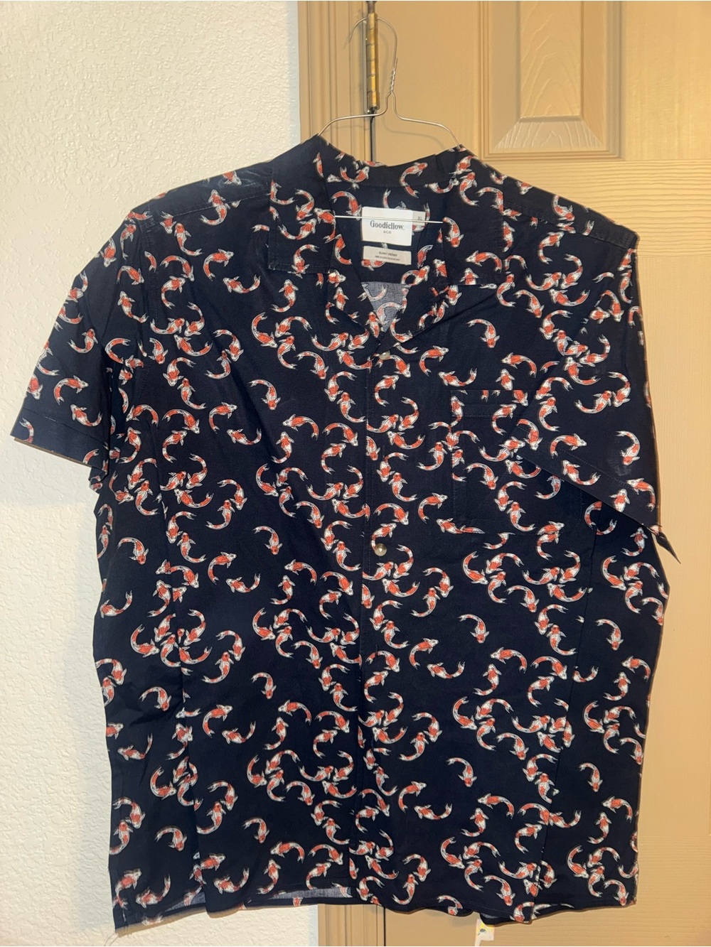 Goodfellow & Co Black Short-Sleeve Button-Up Shirt with Red & White Koi Print